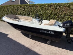 Sloep kopen? Twins 435 met Tohatsu 9.8 PK 4 Takt bij Twins Waersport