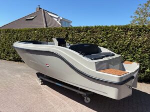 Luxe sloep corsive 505 new age tender bij Twins Watersport