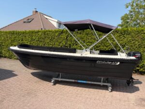 Wiedesloep 470 met Suzuki 15 PK 4 Takt bij Twins Watersport