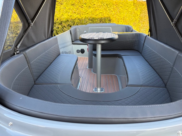 Coastliner 545 tender sloep Nardo Nardo met Tohatsu 20 PK bij Twins Watersport.