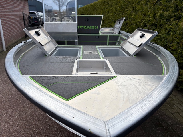Kerman M428 aluminium visboot 2026 met console en Tohatsu 30 PK motor