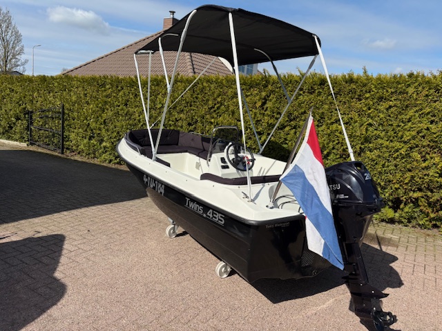 Twins 435 sloep uit 2020 met kussenset en Tohatsu 20 PK EFI