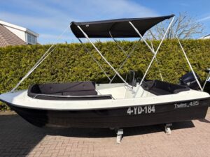 Twins 435 sloep uit 2020 met kussenset en Tohatsu 20 PK EFI