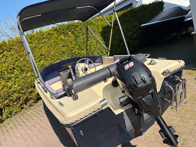 Unique 435 met Suzuki 9.9 PK 4 Takt