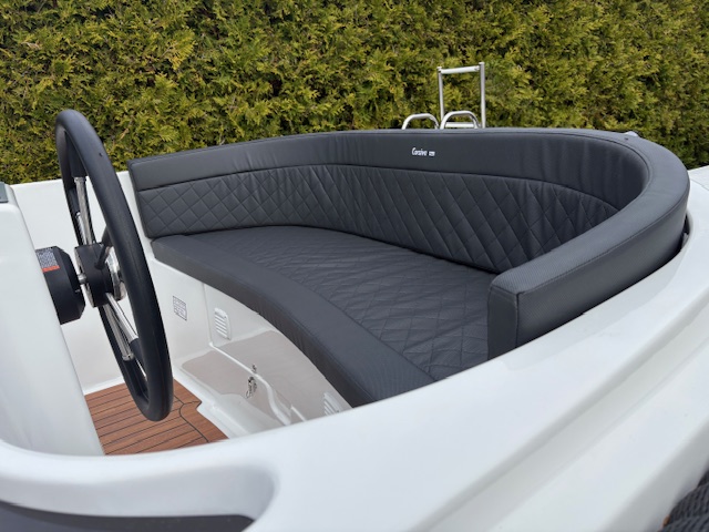 Corsiva 520 New Age kuip met ergonomische zitbanken en opbergruimten