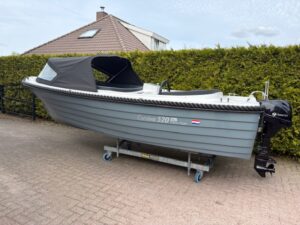 Corsiva 520 New Age polyester sloep met buiskap — Twins Watersport Ruinerwold