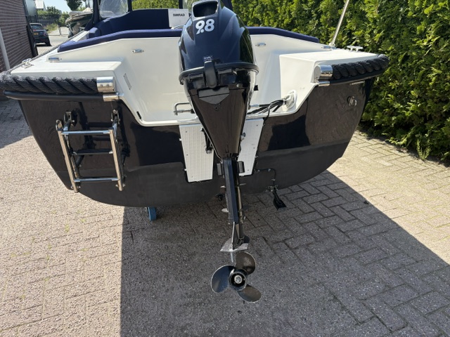 Blue sloep 475 vooraanzicht te koop bij Twins Watersport Ruinerwold