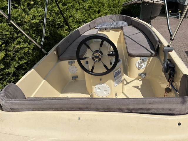 Kuip van de Mythos 470 met kussenset en middenconsole