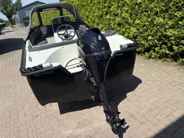 5. Tohatsu 8 PK met elektrische start op tweedehands Twins 435