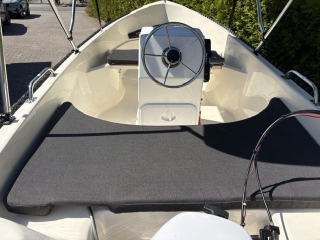 Silver Yacht 405 tweedehands polyester sloep — Twins Watersport