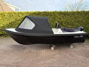 wins 435 sloep met buiskap en Tohatsu 9.8 PK te koop