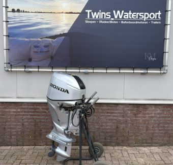 Honda 60 PK 4 Takt langstaart buitenboordmotor met trim tweedehands bij Twins Watersport